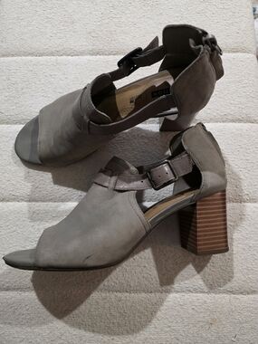Clarks Open-Toe Taupe Block Heel Sandals with Buckle